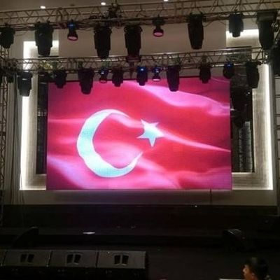 1/16 Tarama Sürücüsü Görev Kapalı LED Video Duvar 3.9mm Pitch 1R1G1B Renk Yapılandırması