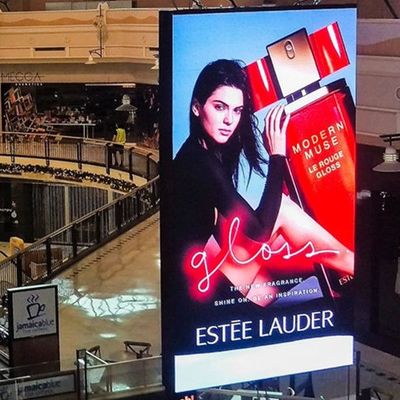 P3 SMD Dijital Reklamcılık Ekranları Sabit Kurulum için 900 Nits Parlaklık